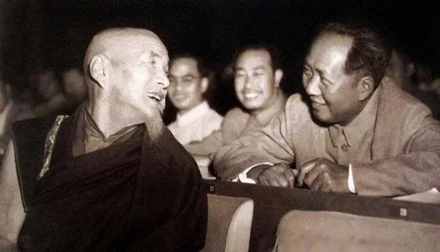毛主席问高僧喜饶嘉措：人生真有轮回吗？对方的回答让主席连连称赞！毛主席作为中国