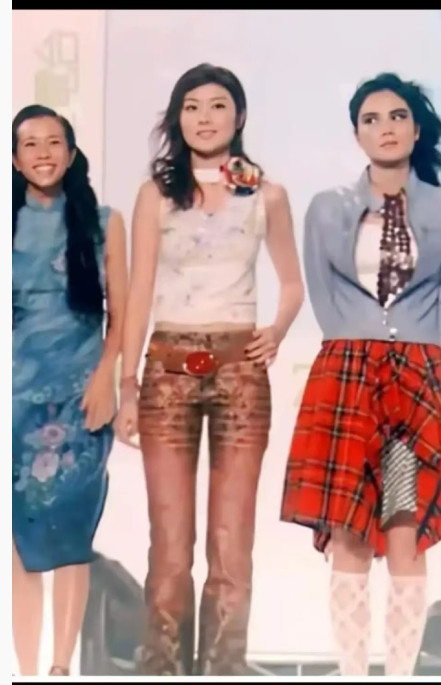 陈慧琳我认识，其他两个美女是谁啊？