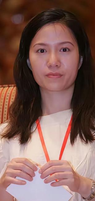 她靠啥逆袭成人生赢家？住豪宅？分家产？别瞎猜了！翁帆根本不是你们想的那样！