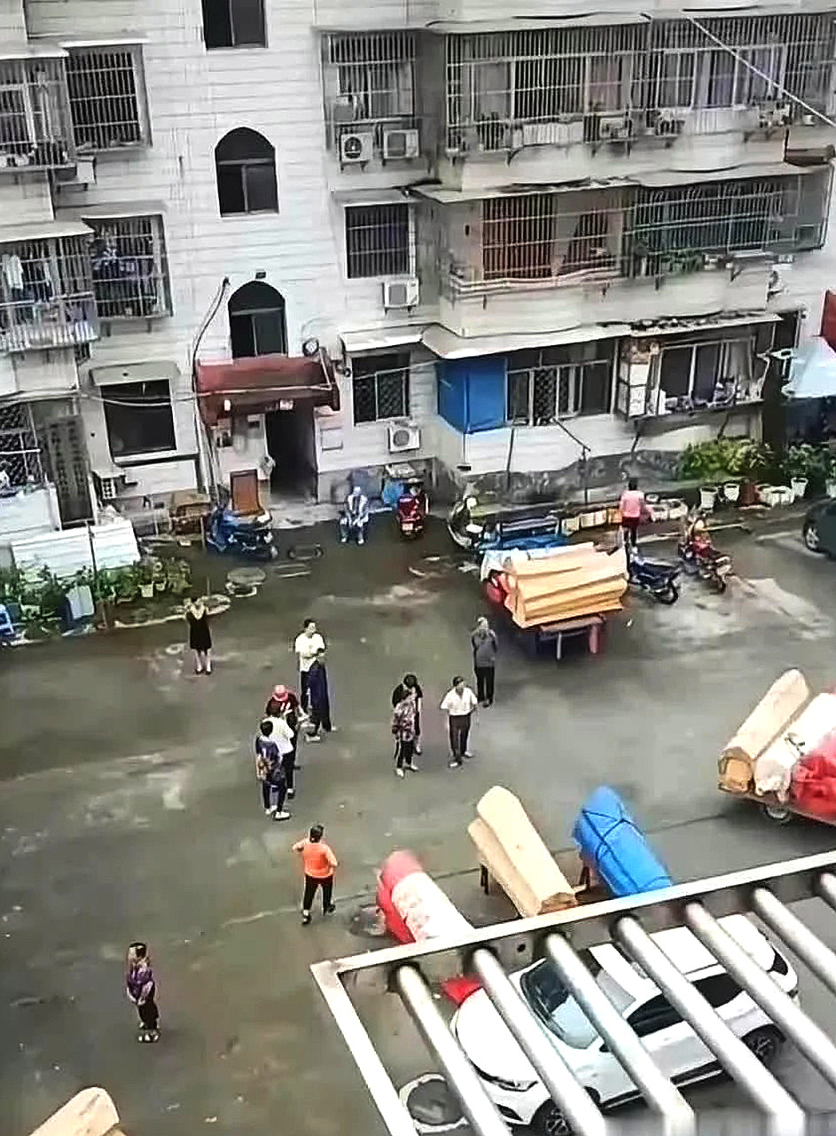 老板接到俄乌大单了？