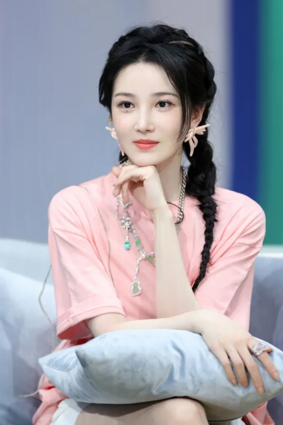 陈小纭的颜值什么水平？