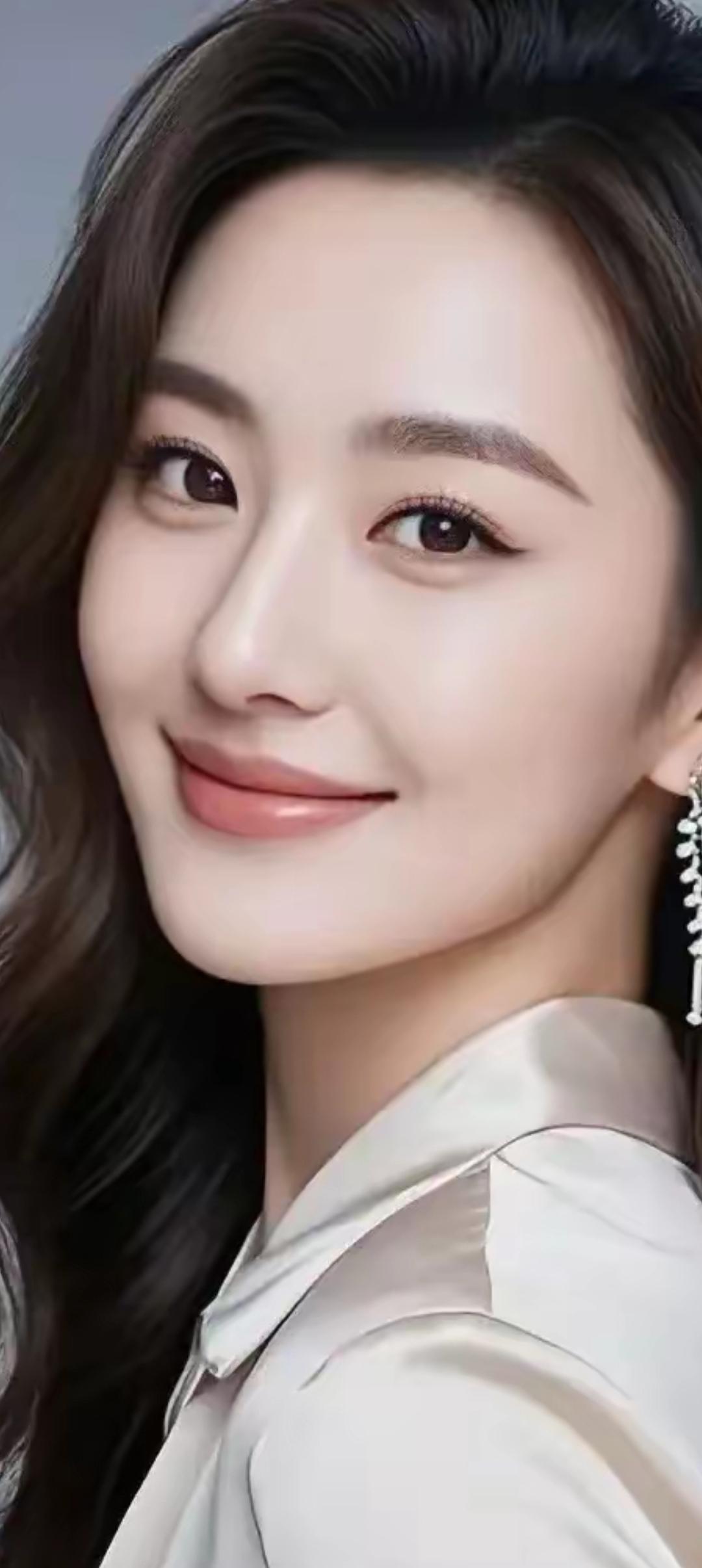 温柔微笑，优雅迷人，散发着迷人的魅力！😊✨