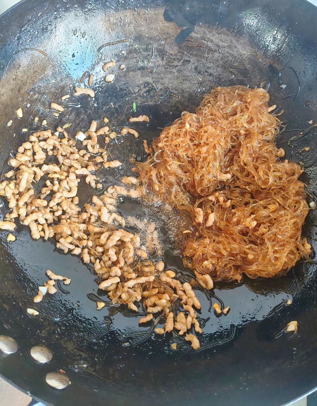 这几天都在炒蚂蚁上树，我觉得我没有没有上树的义务美食