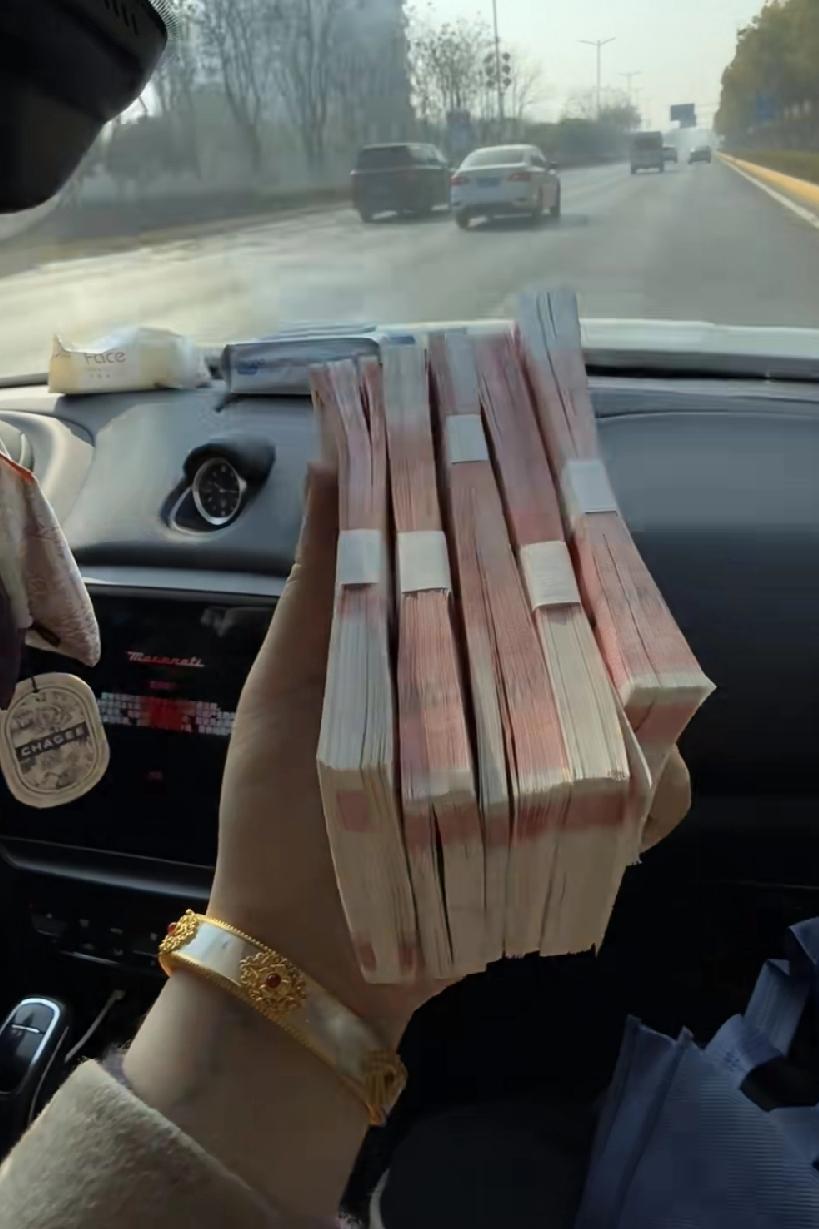 为了一个口头借钱约定，我失去了一个堂弟。两年前堂弟盖大棚急用钱，从我这借了5万