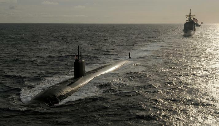 每天认识一件兵器美国“洛杉矶”级潜艇“洛杉矶”级潜艇是美国于20世纪70年代初