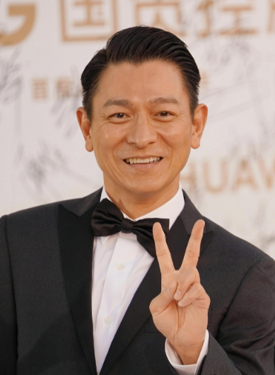 刘德华再上央视《新闻联播》冲上热搜！这回可不是因为什么新电影上映或者演唱会门票秒光，而是因为他出现在