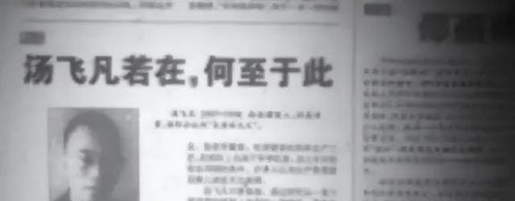 当年的上海街头，消毒水混合着血腥味在空气中蔓延。背着步枪的伤兵蜷缩在墙角，纱布下
