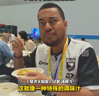 果然是天津！上合峰会新闻中心现场摊煎饼果子，外国记者排长队体验 上合组织峰会