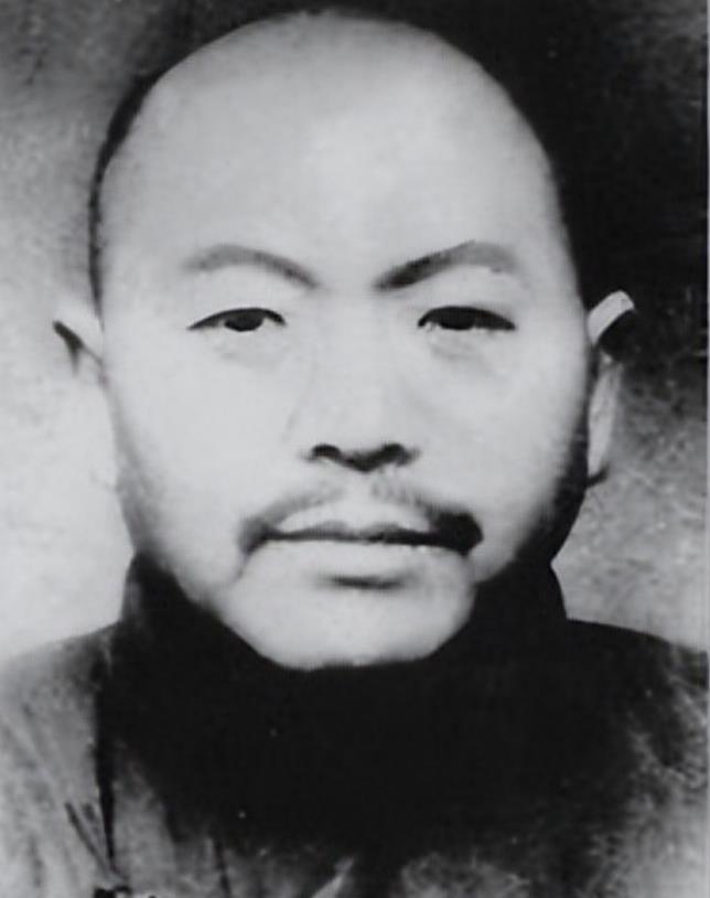 1951年，大汉奸黄标被执行死刑，在准备枪毙他时，他却悲痛哀嚎，他表示自己每个月