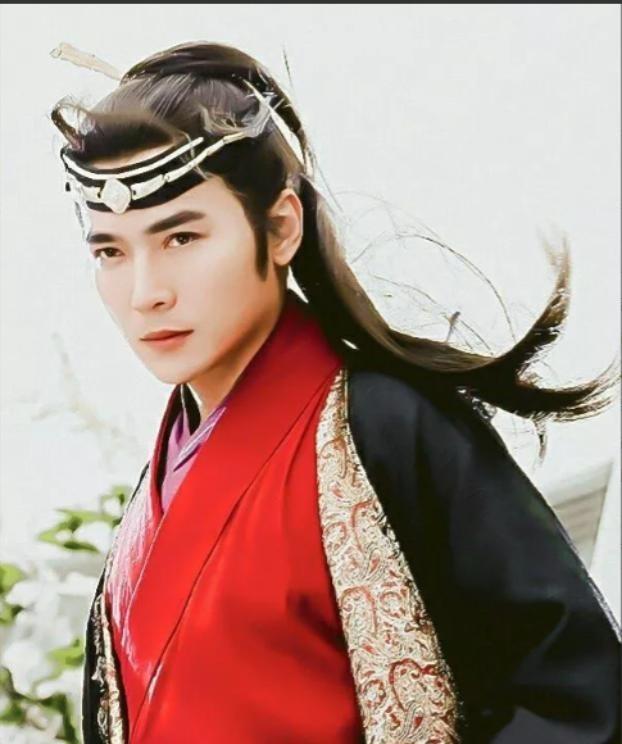 1998年，焦恩俊怕赔偿1000万的违约金，只好硬着头皮和看似60岁的西门大妈，