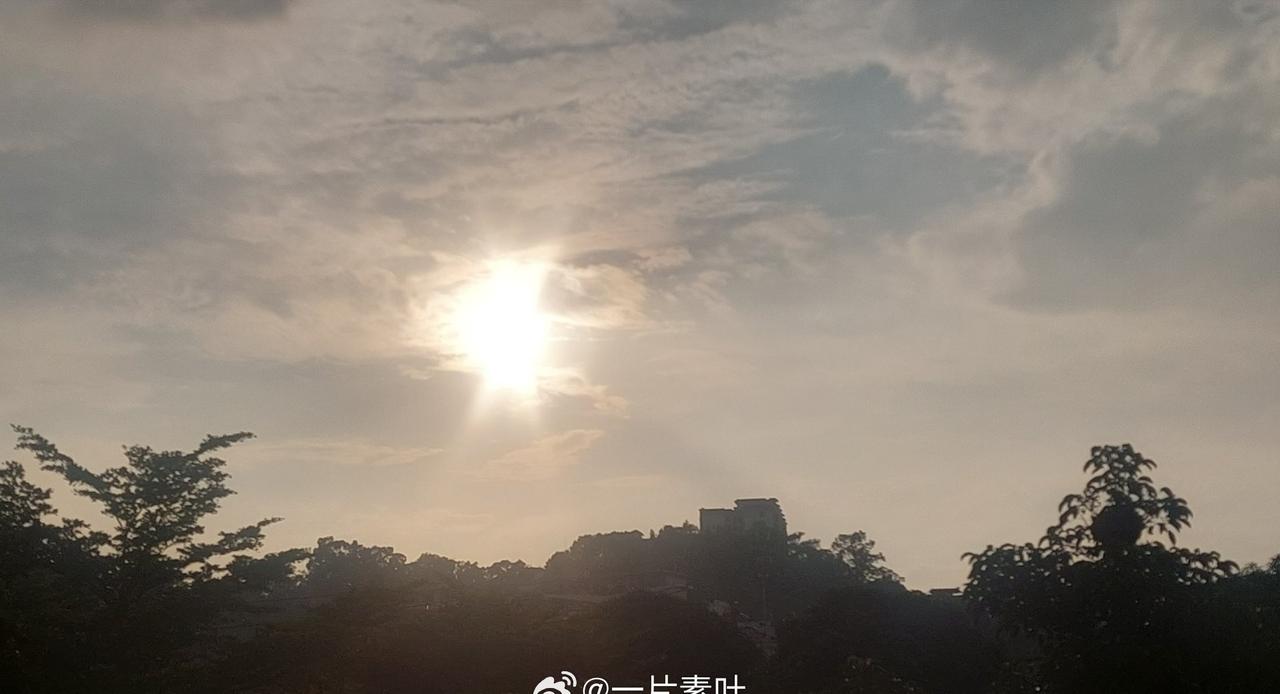 今天2026年9月17日下午5点52百色窗外夕阳景☁🌞☁​​