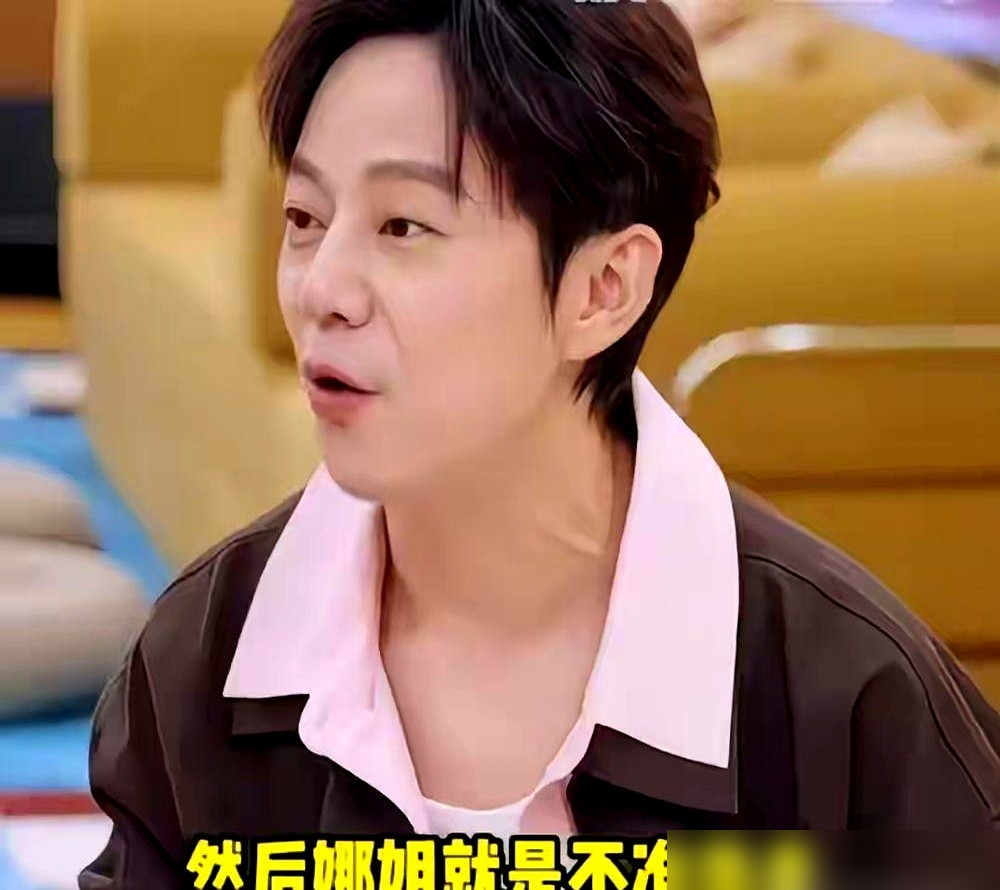 谢娜把主卧让给何炅，自己和张杰挤次卧，结果何炅缩在床边一宿没敢睡。这不是段子。何炅去谢娜家，谢娜两口