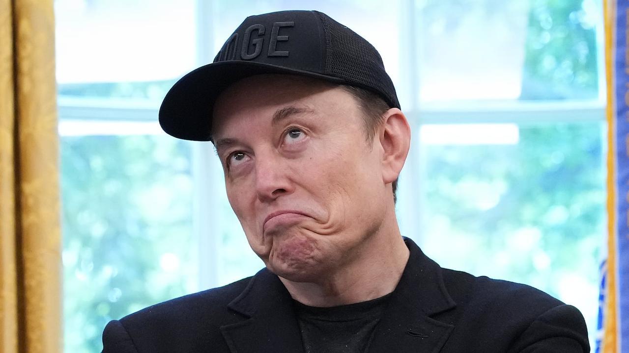 马斯克出现在爱泼斯坦文件上：现在他又说名单已经不重要！近日公布的爱泼斯坦档案中曝