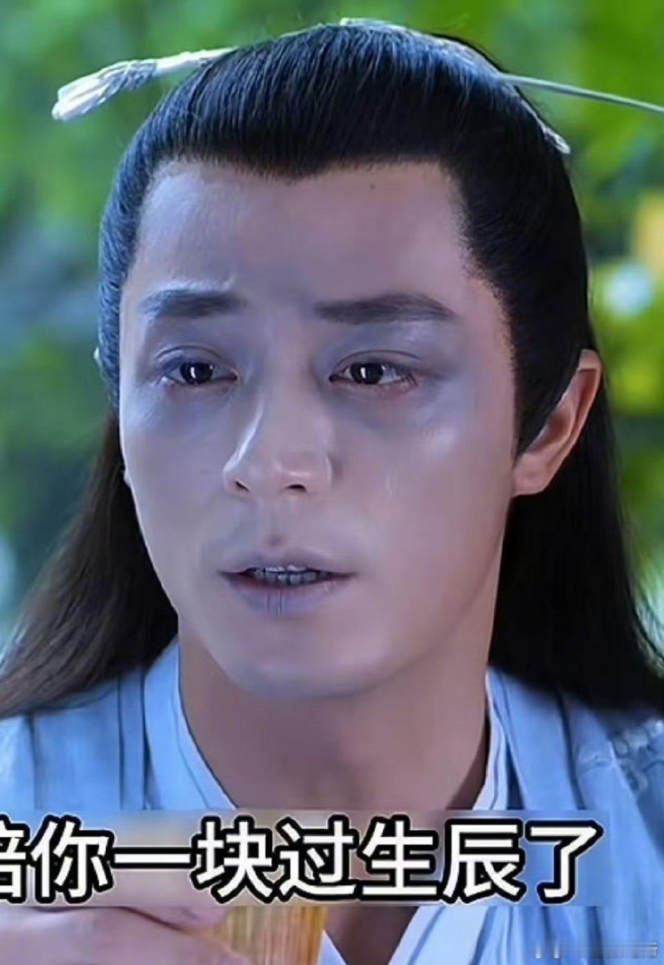 回看花千骨诡异当年印象最深刻的是霍建华的黑眼圈，还有他那会有啤酒肚了，还有