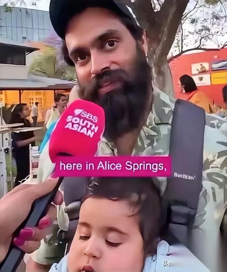 真的绷不住！印度游客来中国的操作，简直把“没规矩”刻进DNA里了！地铁抢