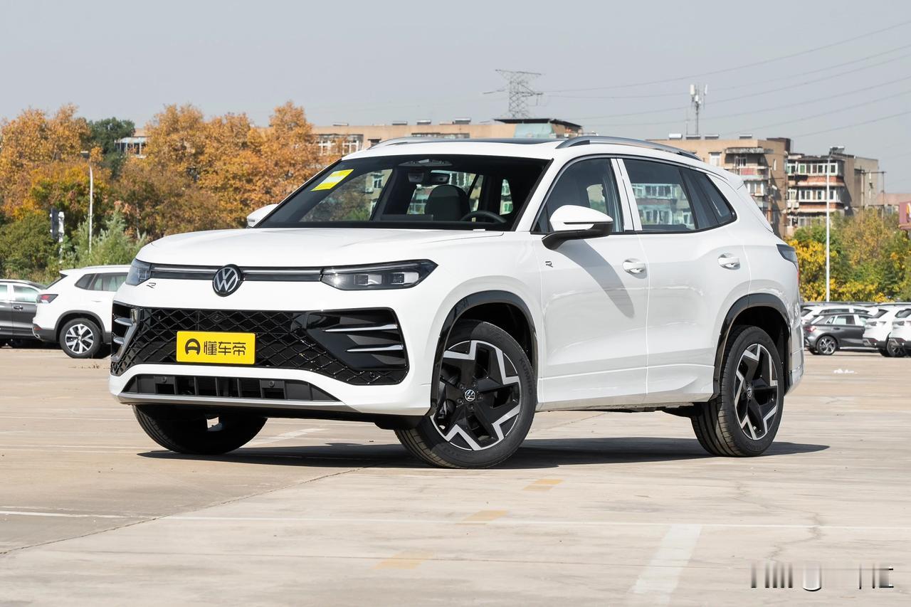 首先，最根本的差别在心脏和腿上。330TSI用的是2.0T低功率发动机，最大18