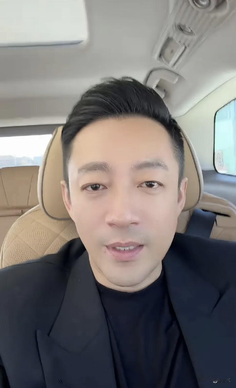 汪小菲再忙也要遵守跟孩子们的约定，他说昨天从湾湾飞上海，今天从又上海飞湾湾，明天