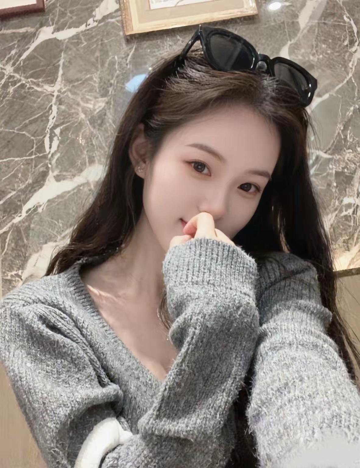 在外面餐厅吃饭，有个男生上前搭讪说他好像在哪里见过我，怎么可能？！我前几天刚回来