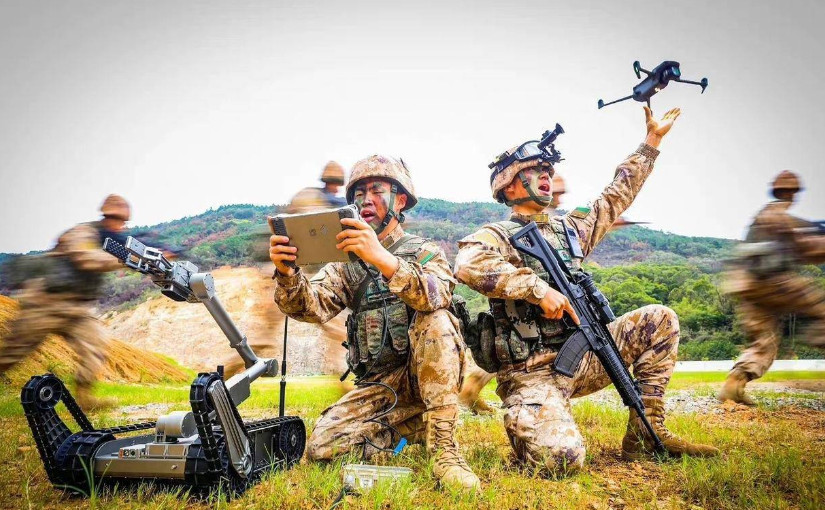 解放军无人机配发到班组，先进武器扩大普及程度开始超过西方列强了，这就是中国如今的