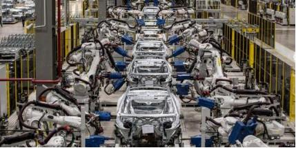 日本汽车圈非常火热，丰田在宫城大衡和岩手的工厂停了快一个月，本田的部分生产线也跟