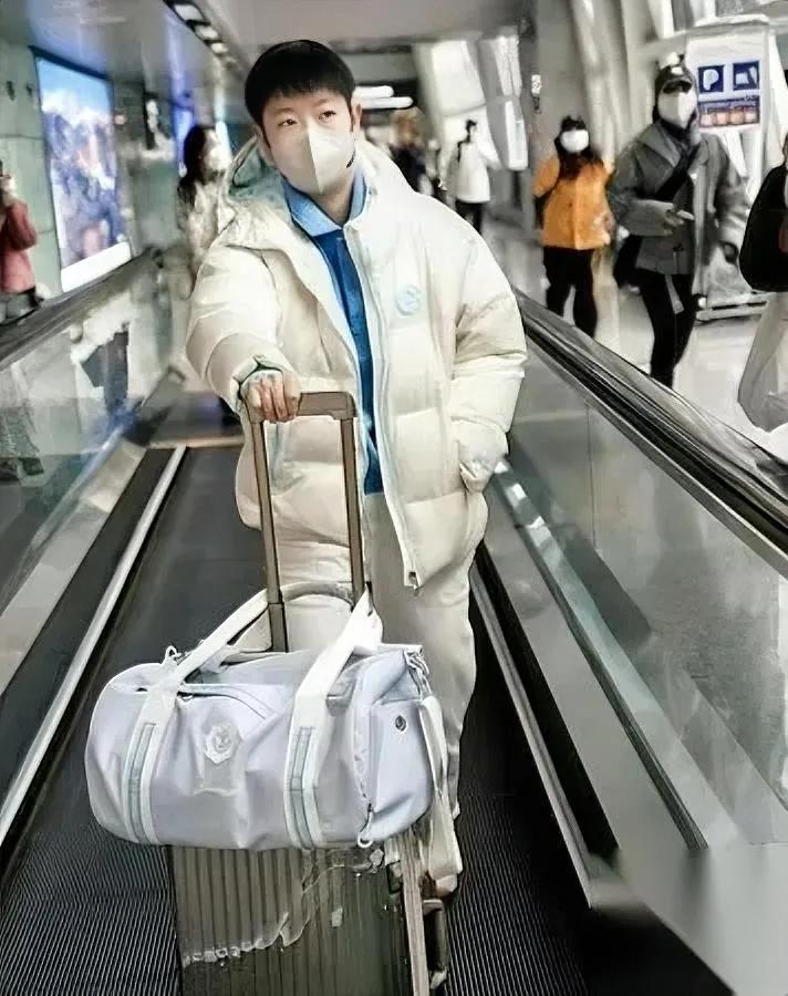 孙颖莎的“红”，怎么变味了？以前巴奥那会多拼啊，刘国梁盯着她练球，李隼怕她累