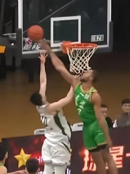 一些行家和媒体认为，辽宁队打进前八，完成打进季后赛目标任务，其实俱乐部是不满意的