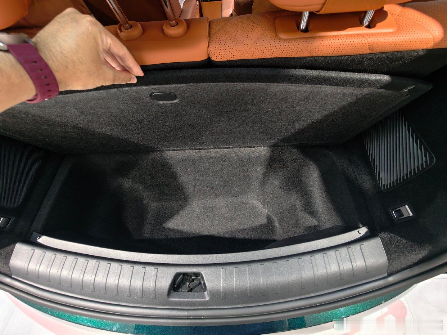 比亚迪大唐预售24小时，订单超3万！中控台的屏幕我帮大家看过了，反光情况如图所示