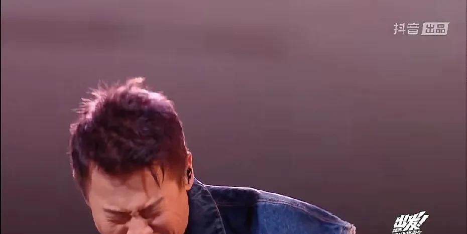 看完仲夏毕业歌会，我终于明白了，陶喆唱歌为什么总喜欢“哦哦耶耶”了，因为他的