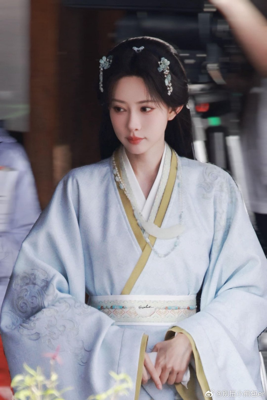 孟子义熟女脸演少女孟子义熟女感长相，不知道能否演出沈妙独有的少女灵动气质，双手