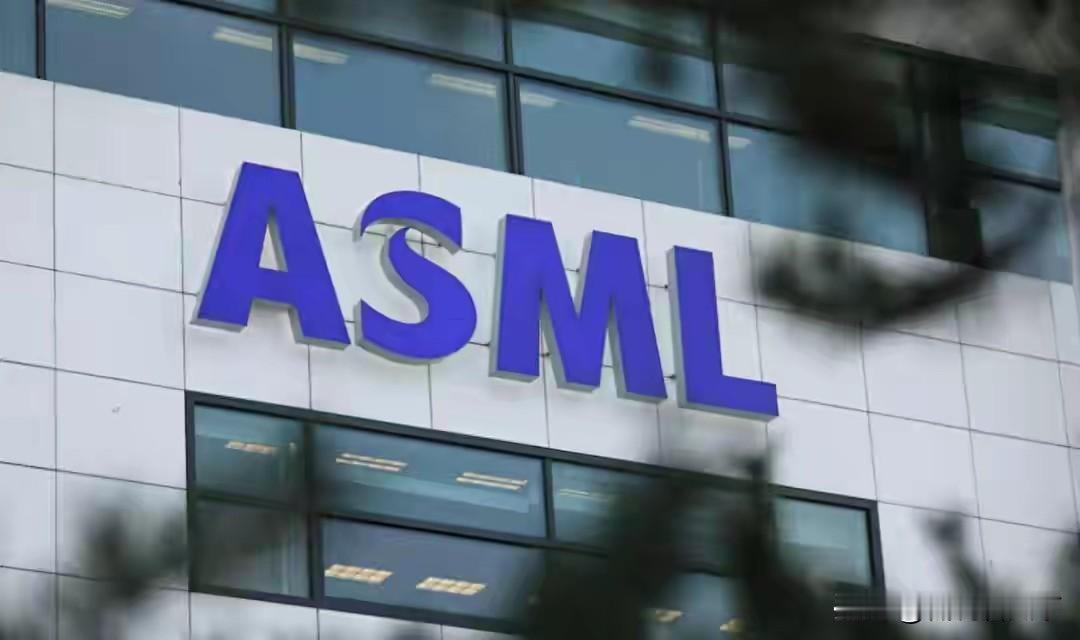 笑死人了！美国人声称阿斯麦（ASML）有一台极紫外（EUV）光刻机可能违反出口管