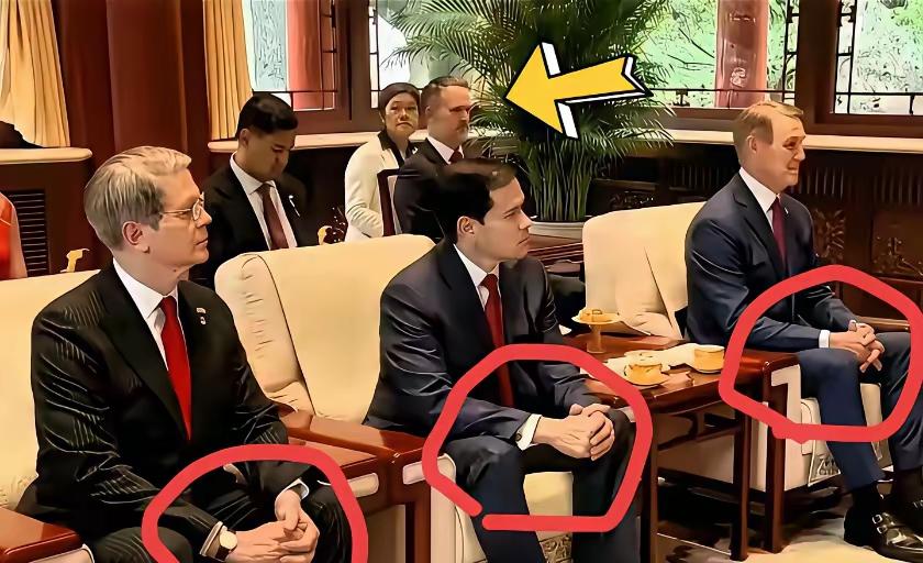 怎么都不翘二郎腿了？美国人也会规规矩矩的好好坐在东方大国，在中南海，，不