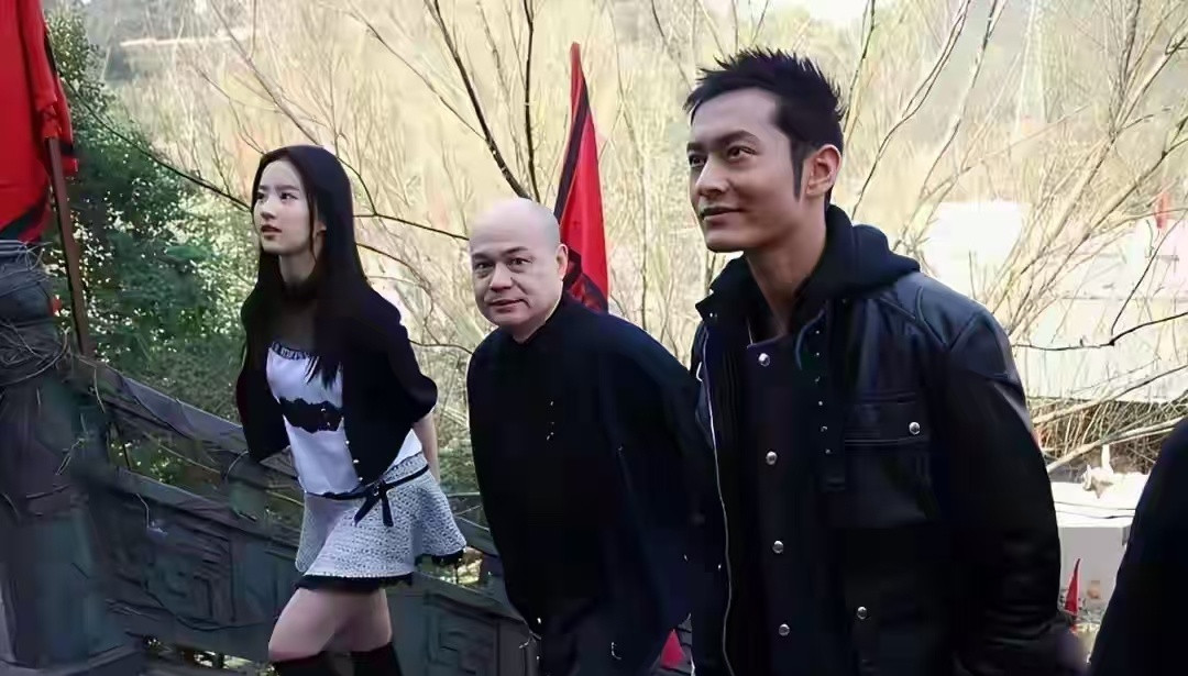 十七八岁的刘亦菲真的好漂亮，这是当年拍摄神雕侠侣现场拍摄的