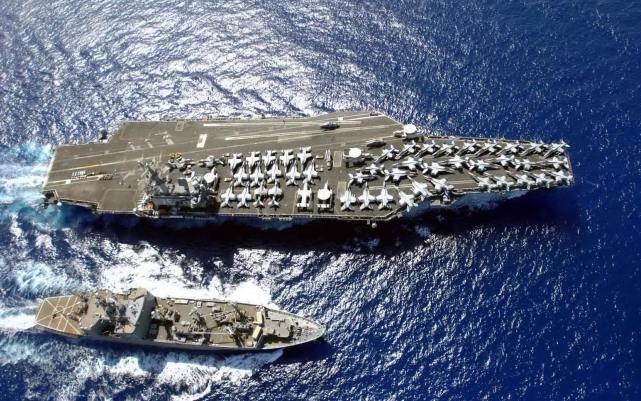 美国航母创造历史了！那个布什号航母不是正在往伊朗赶路嘛，结果它担心过红海的时