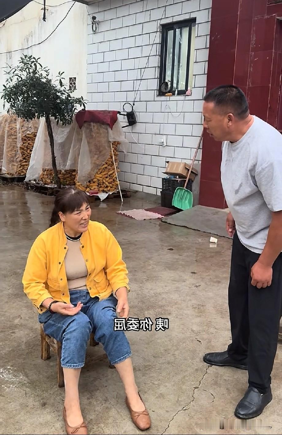 小故事！今天刘二蛋，她从外面回来对着大飞就开始发牢骚，说她太委屈了
