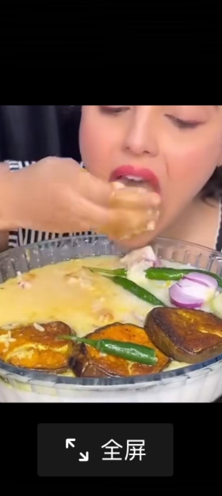 没看完就吐了，难道用个勺子能死么？没有的话给你免费快递1000把。有些传统并不