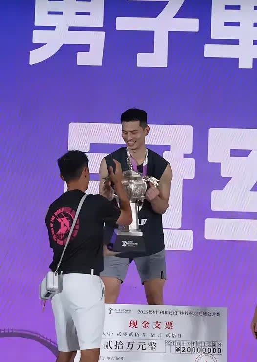 林丹，赵俊鹏的取款机！“林丹杯”搞到现在，赵俊鹏竟然成了常驻，还拿下了两冠一亚！