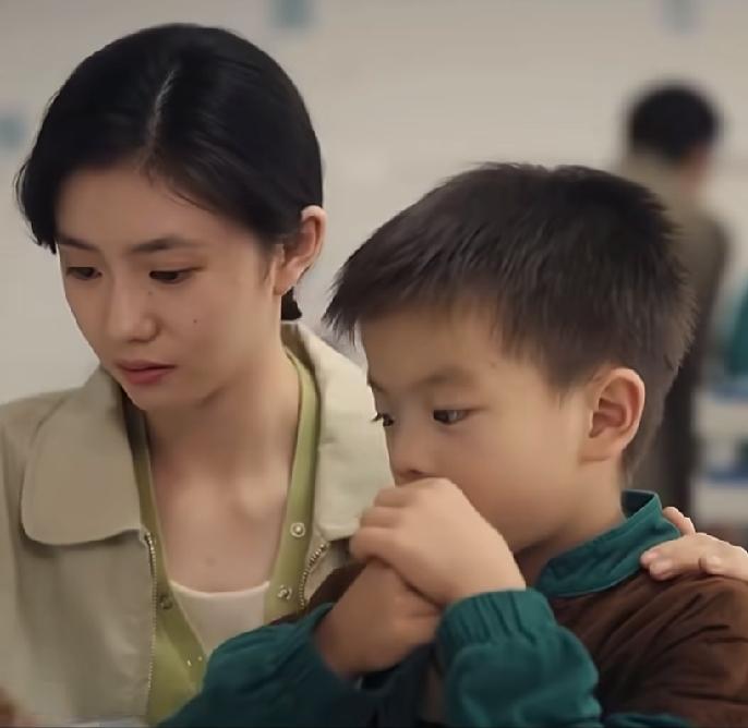 《主角》43-44集预告:易青娥和刘红兵的儿子要做手术，需要大额的费用。刘红