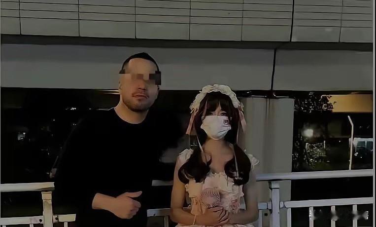 很有自知之明，外国博主称他觉得配不上这个女孩！一名外国在社交媒体表示，他在深圳
