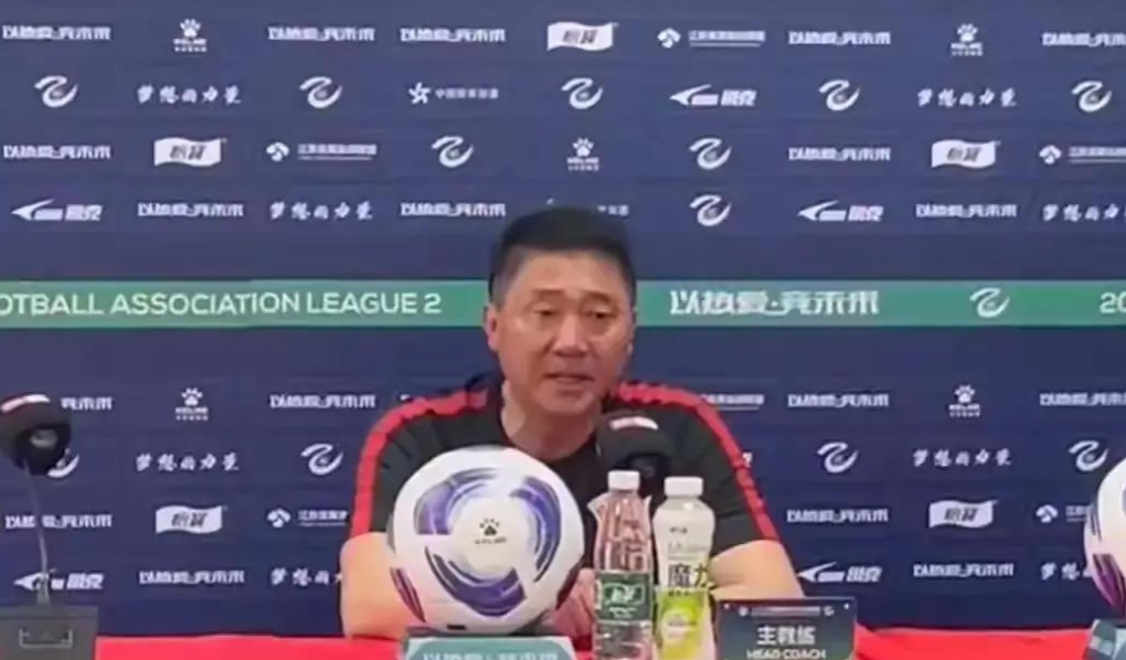 看了上海明日之星的比赛，感觉上海U17队的主教练陈旭峰更适合担任中国U17男足的