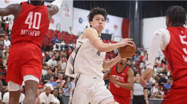 美媒：队友可大胆跑动，杨瀚森能及时出球近日，NBCSports评选了NBA