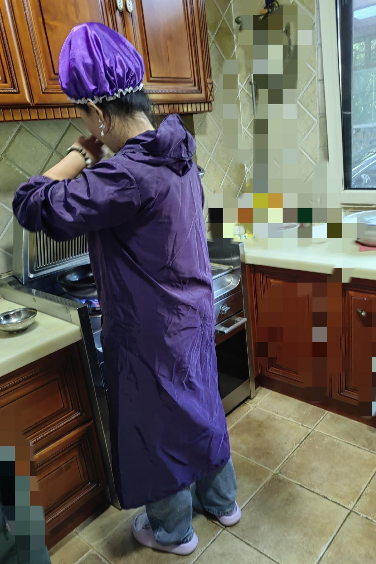 今天按照昨天的约定，雇主大姐找的新保姆来试工。早上我和大姐吃完早饭，只在小区旁边