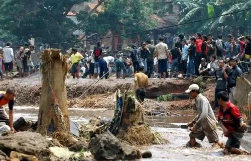 印度太过分了竟然把大坝水放到巴基斯坦严重性让巴方气怒了！印度大坝忽然在上游大