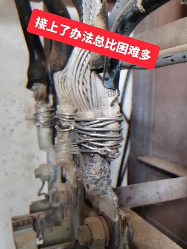 领导说了，罚款1000块，你逃不掉的！谁说的办法总比困难多！临下班前，这位电