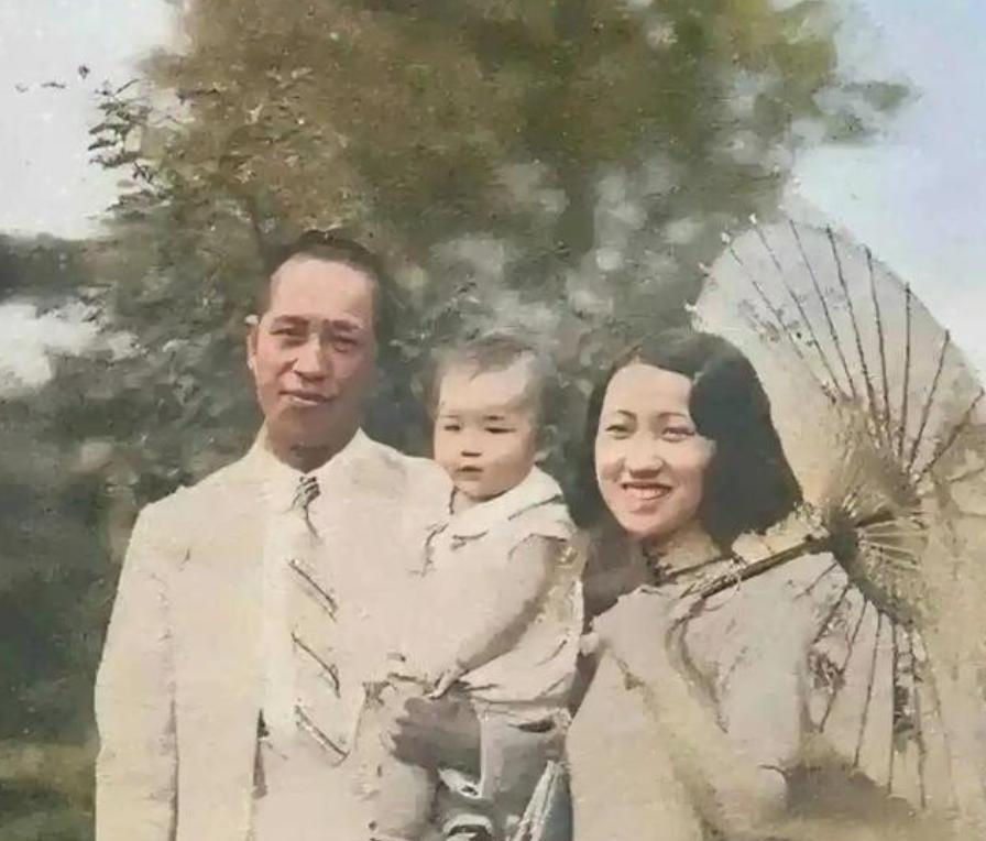 1948年，将军强行扣留女学生，引起公愤，然而，生下儿子却让全体中国人着迷，他是