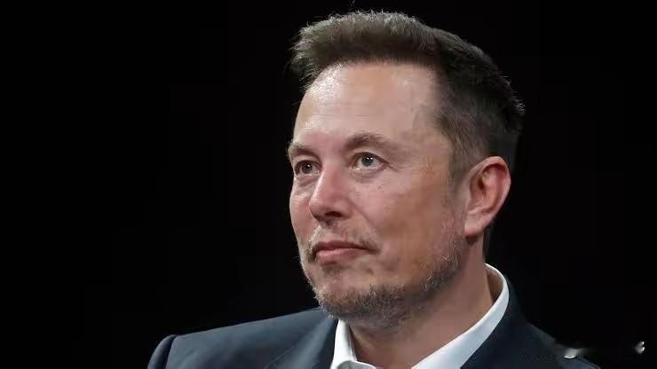 马斯克最近对中国的评价又上了新高度。他声称，用任何语言，英语、法语、德语、汉语，