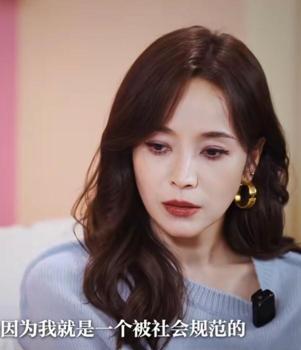 侯佩岑:“我就是一个被社会规范的长大的一个女性，我也经历过30岁以后开始长辈同