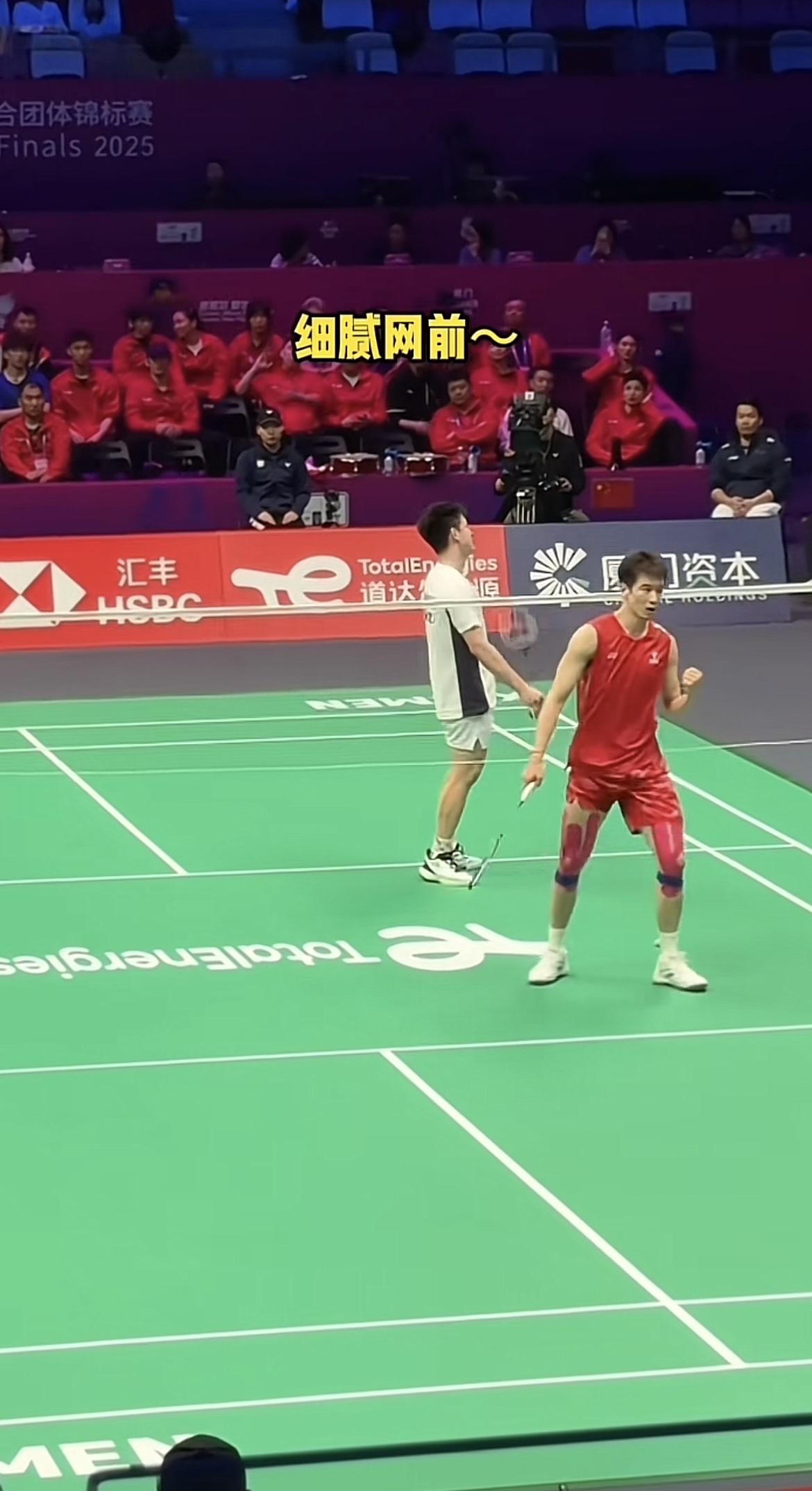 李诗沣21:9、21:8王高伦，这次居然赢得那么轻松，取得了本站赛事的首胜。看