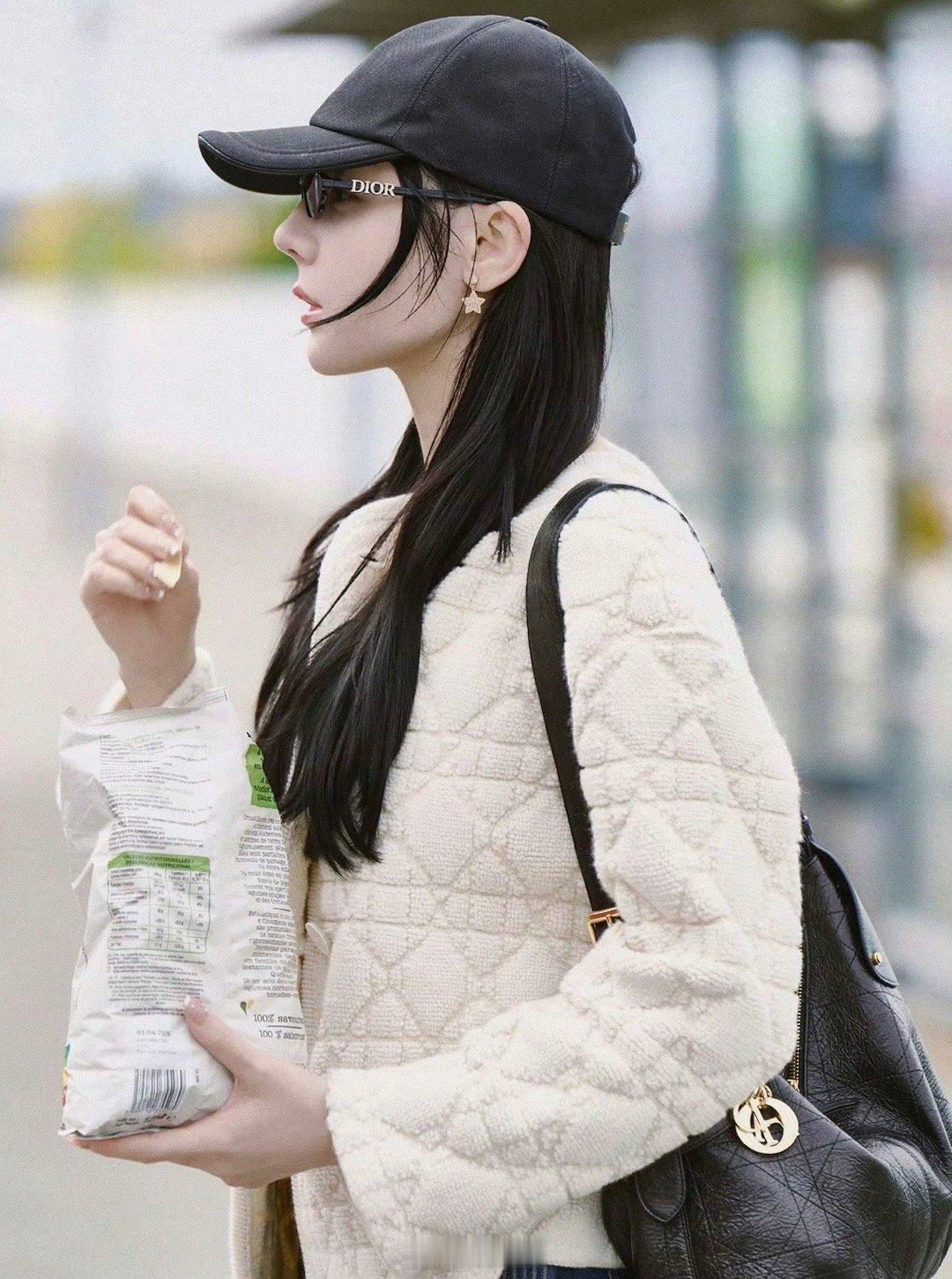 迪丽热巴迪丽热巴迪奥大秀预告迪丽热巴迪奥大秀预告图期待美神闪耀巴黎[送