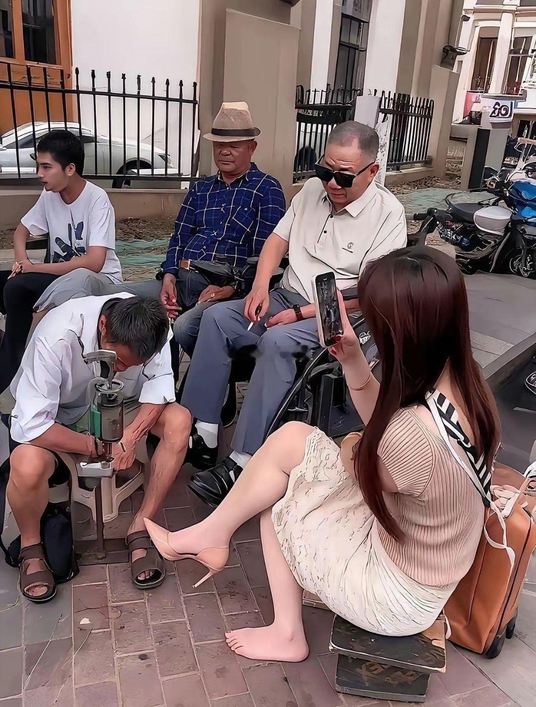 太不尊重人了，大爷竟然睡着了