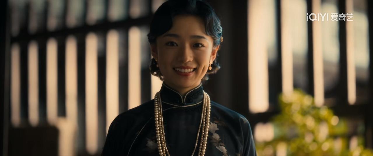 韩小月这身珠光宝气的打扮，是对丁玉娇最大的讽刺。丁玉娇找了张云魁八年，大结局